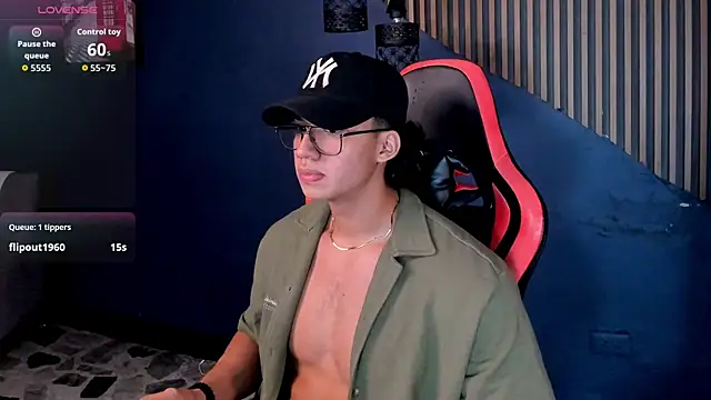 Axxel_Muscle webcam