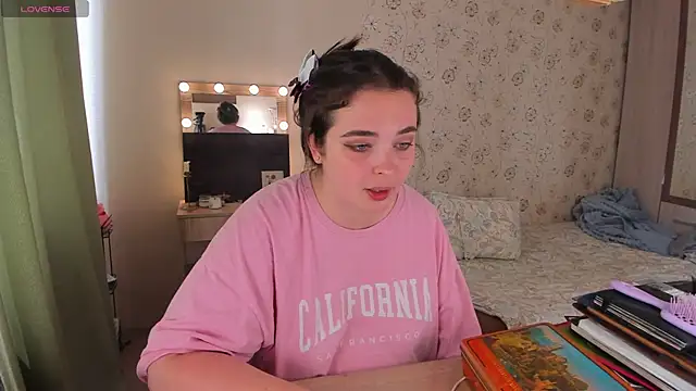 Alice_next_door webcam