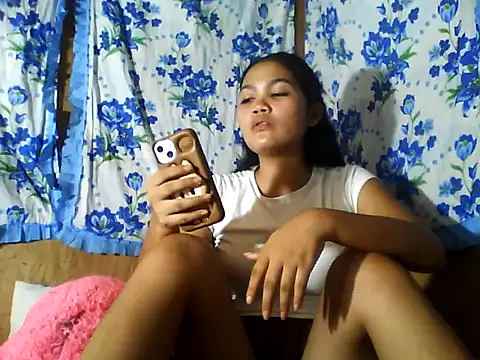 PinaySkinnyJust18 webcam