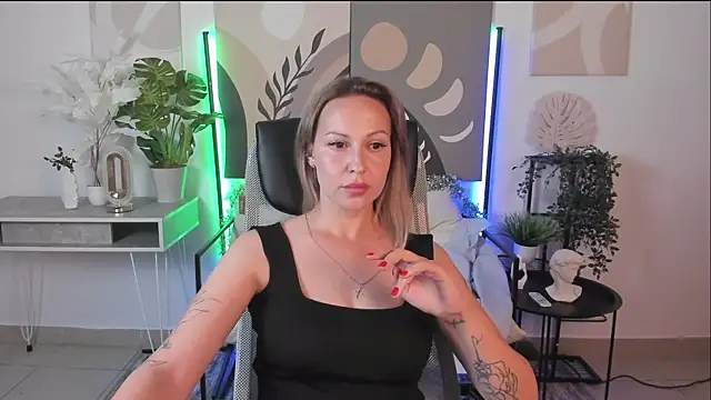 Charlotte_Hudson webcam