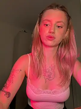 blondiedoll webcam
