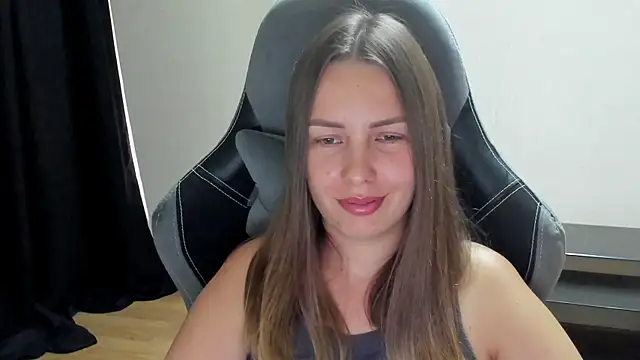 Mia_shy1 webcam