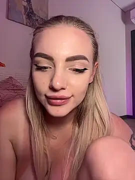 HugeBoobsAlice webcam