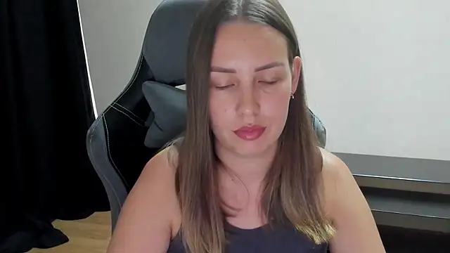 Mia_shy1 webcam