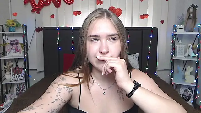 LauraHlot webcam