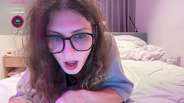 AlicePinkhead webcam