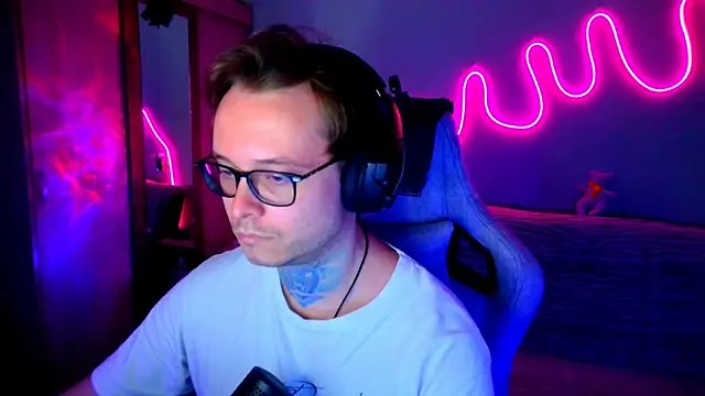 MeLanXolik webcam