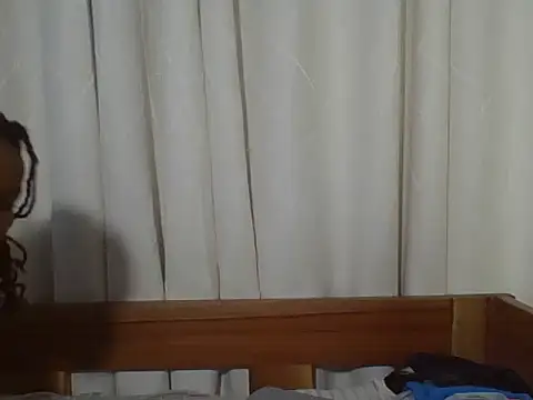 Blonde_slimy webcam