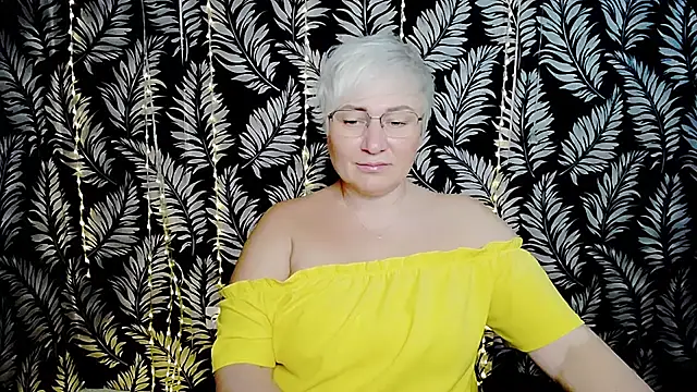 Olivia_playful webcam