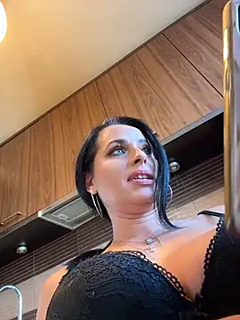 Hotmomcheckk_