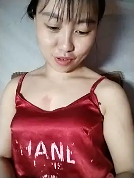 Cherry-squirtt live cam room