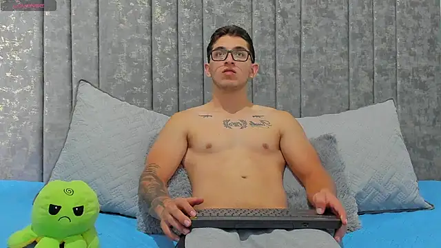 Calvin_Hunter webcam