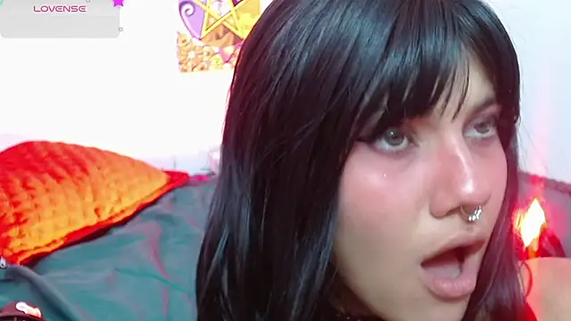 Divinejewel69 webcam