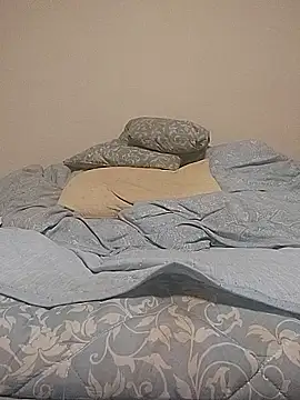 ReekedMyelin webcam