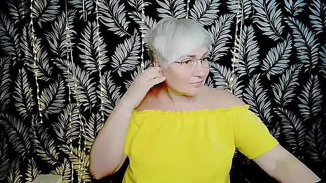 Olivia_playful webcam