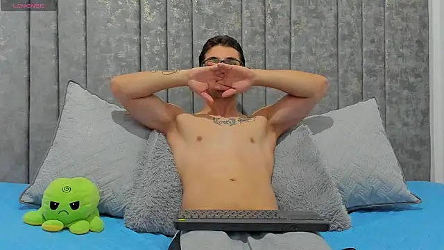 Calvin_Hunter webcam