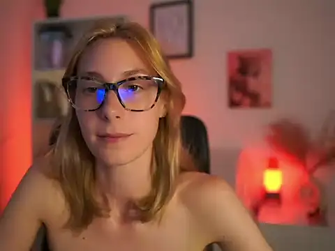 RachelMoore18 live cam on StripChat