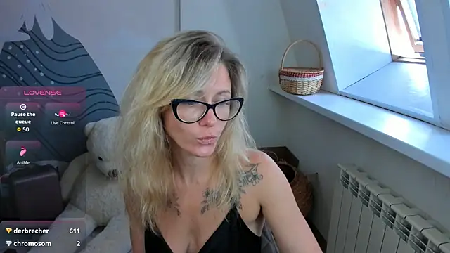LadyIzabel webcam
