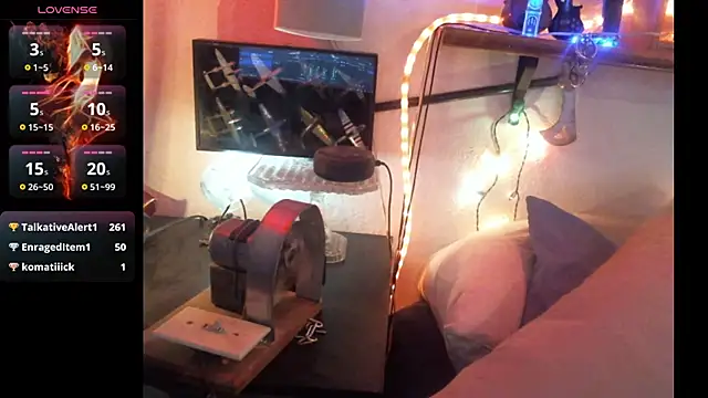 Pussyeat2please webcam