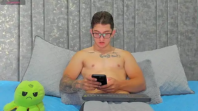 Calvin_Hunter webcam