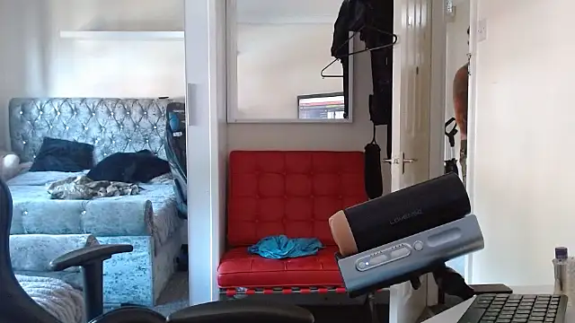 Naughty-man-in-uniform webcam