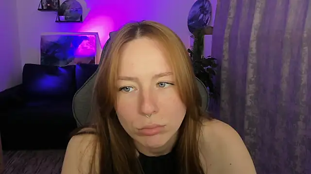 DamnWitchh webcam