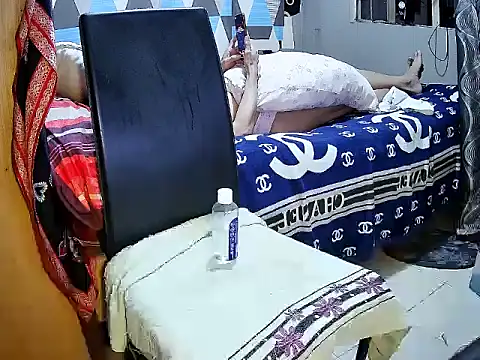 Trish_CurveCock webcam
