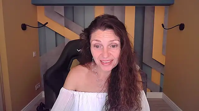 EllaLong webcam