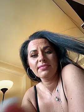 Hotmomcheckk_ webcam