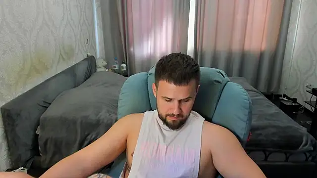 Vladik_b live cam on StripChat