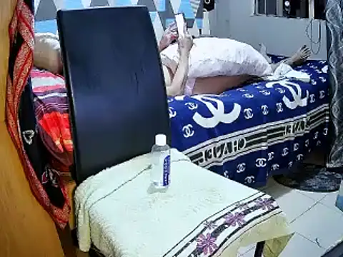 Trish_CurveCock webcam
