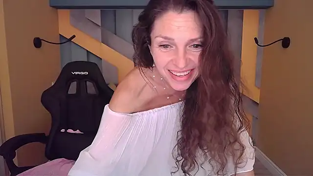 EllaLong webcam