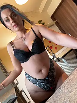 Hotmomcheckk_