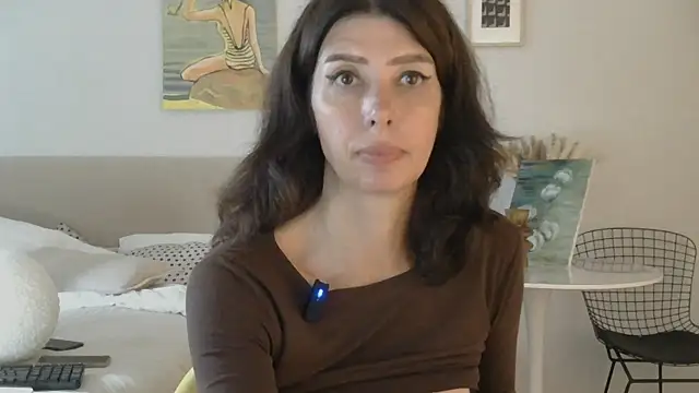 WhiteQueen888 webcam