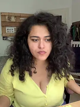 Curvydesifromgermany webcam
