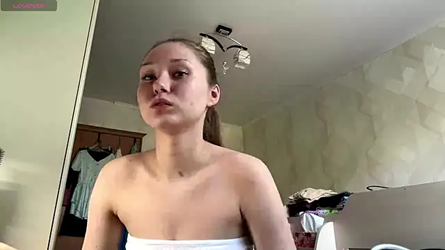 UncaringArtery webcam