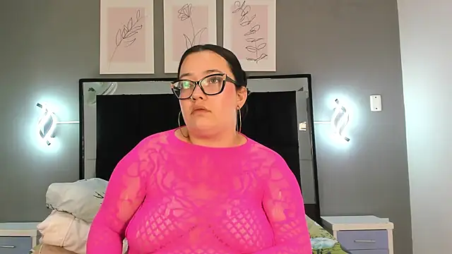 zoe_curvyy webcam