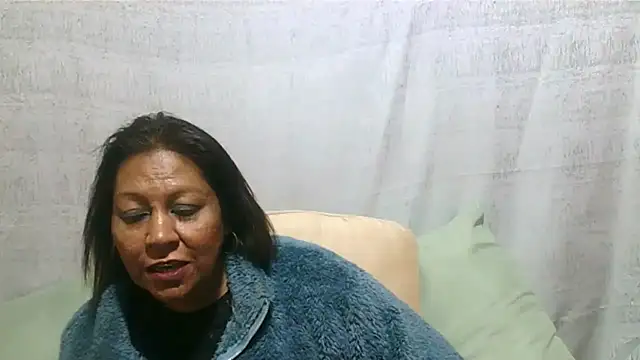 IndianSexyMilf69 webcam