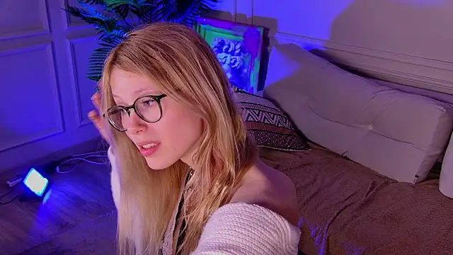 LanayaVerne webcam