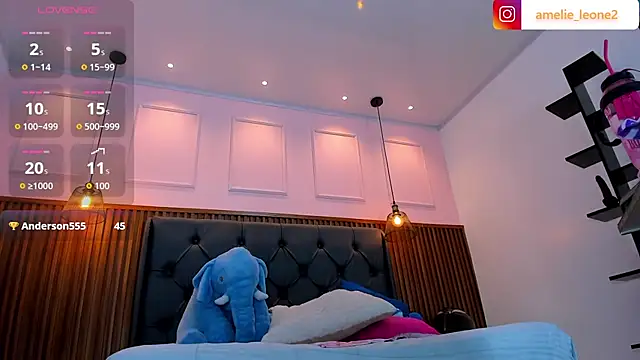 AMELIELEONE webcam