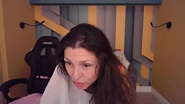 EllaLong webcam