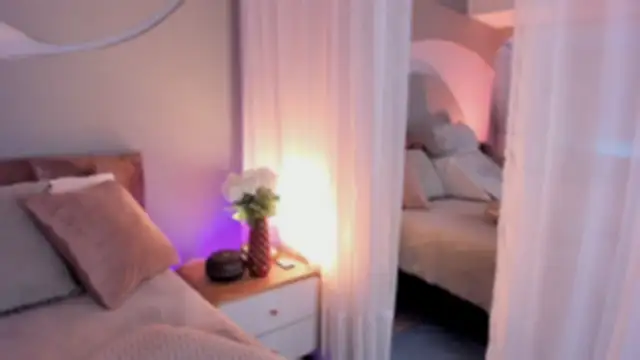 Nicolle_W webcam
