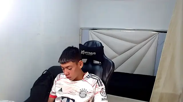 liarr_ (M twink) - naked