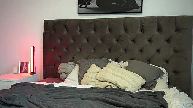 EllaMae Live Webcam on Stripchat