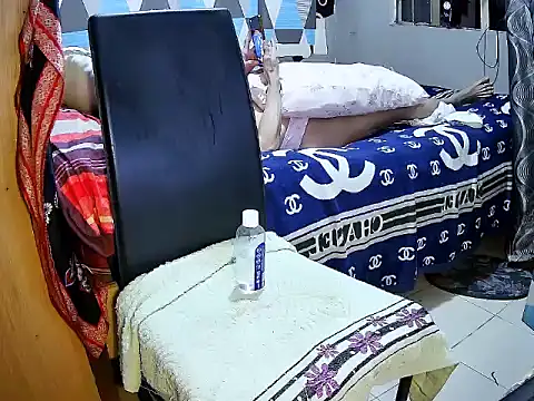 Trish_CurveCock webcam