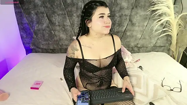 MadisonCollinss_ webcam