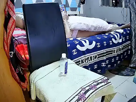 Trish_CurveCock webcam