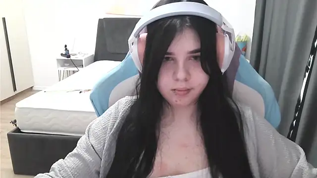 LunarMia webcam