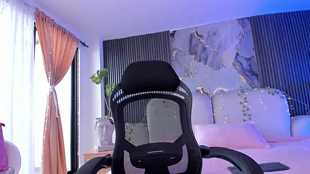CarolineFyre webcam