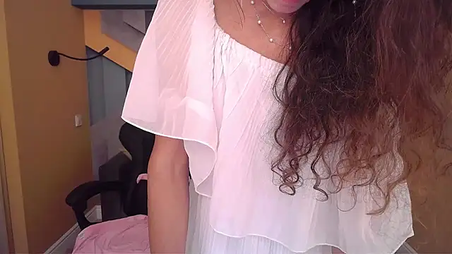 EllaLong webcam
